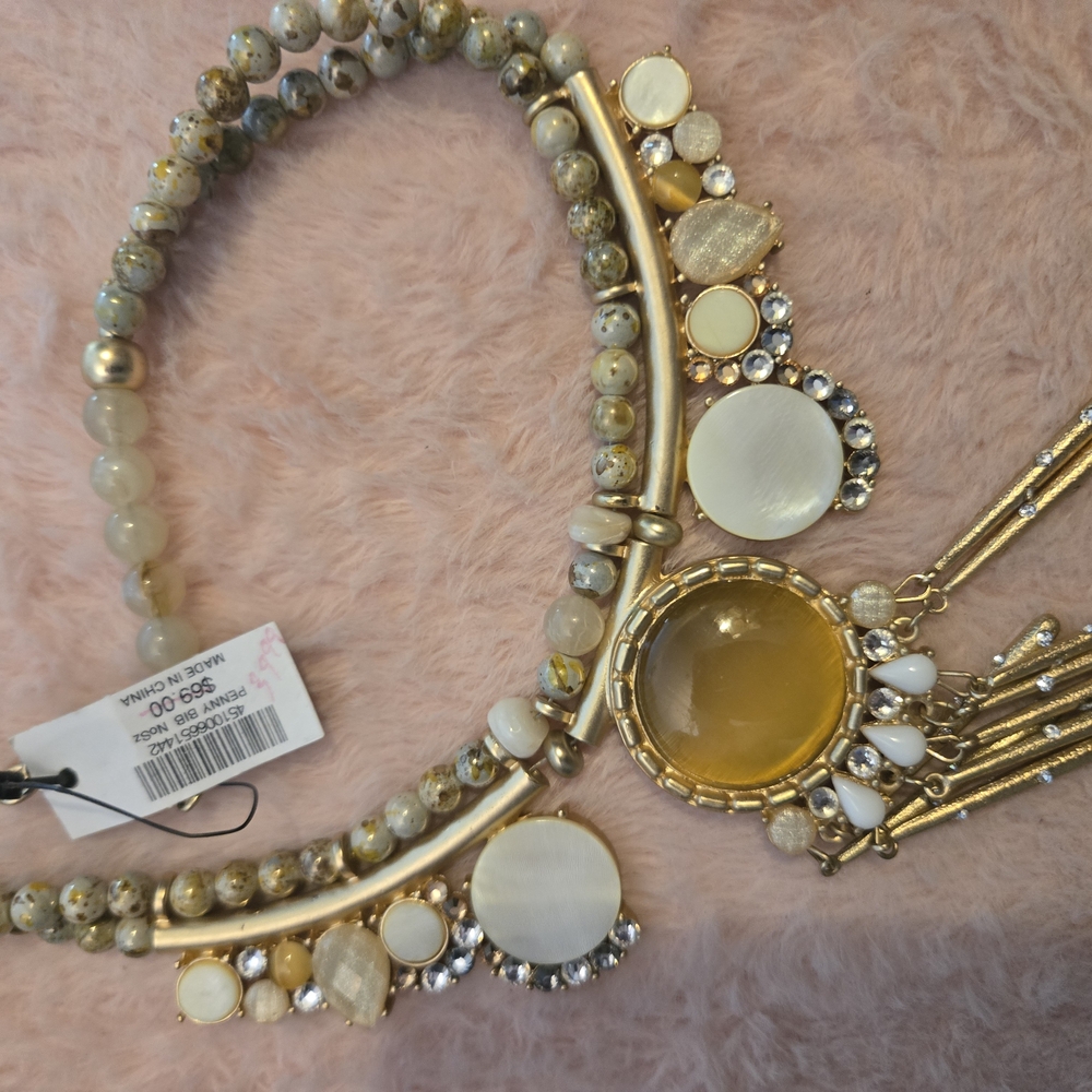 Elegant Gold and Cream Necklace